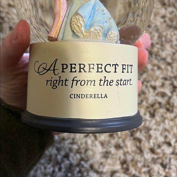 Disney Hallmark Cinderella and Prince Charming Snow Globe - Picture 5 of 6